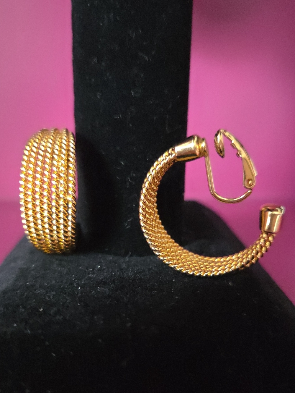 Vintage 80s Avon Gold-Tone Textured Mesh Hoop Clip-On Earrings